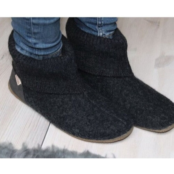 Living Kitzbuehel Slipper Boot | Uni, Anthra Back | House Shoes » Slipper Boots - Picture 1 of 12
